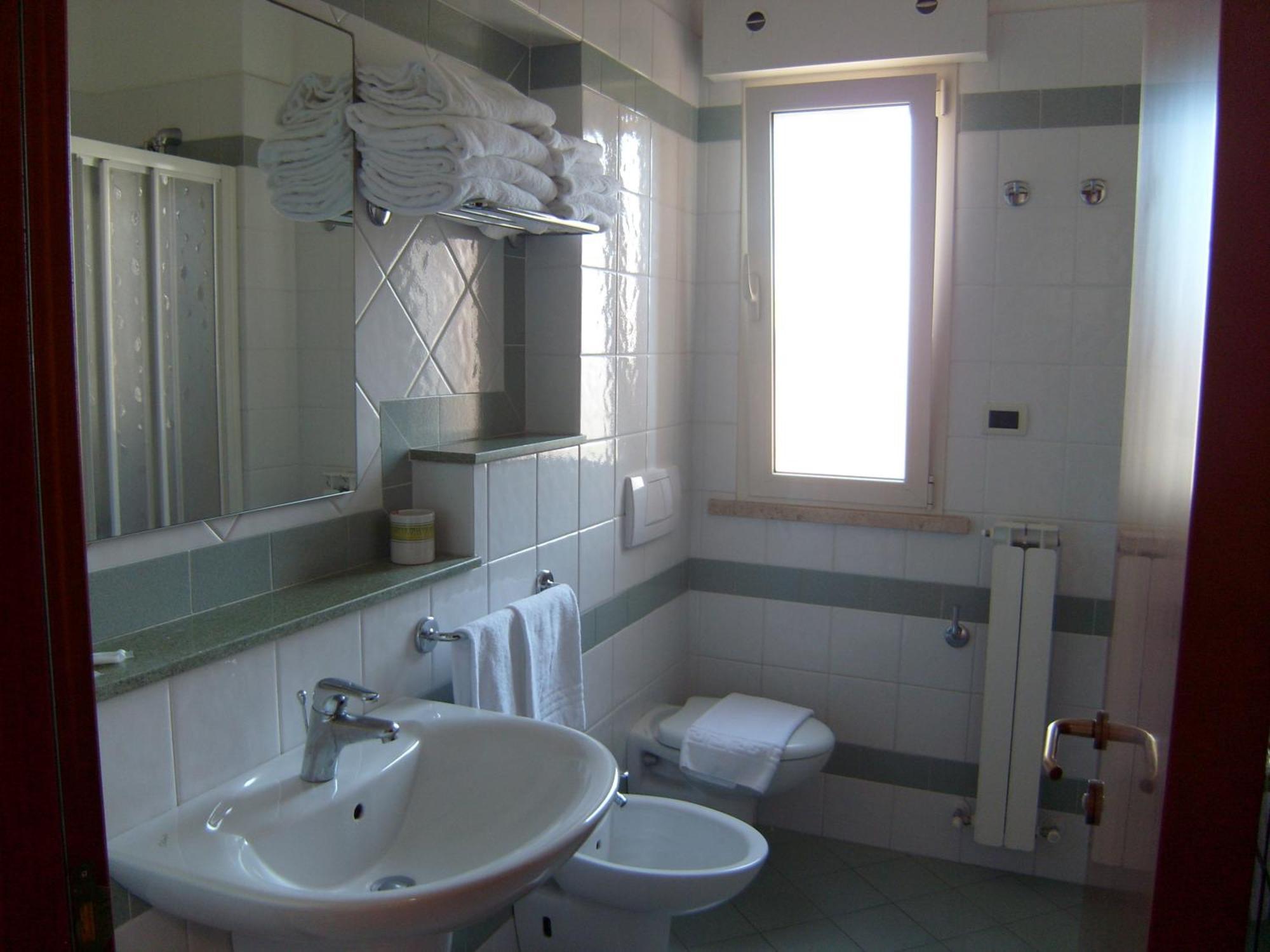 Residence Torre Del Mar Alba Adriatica Room photo